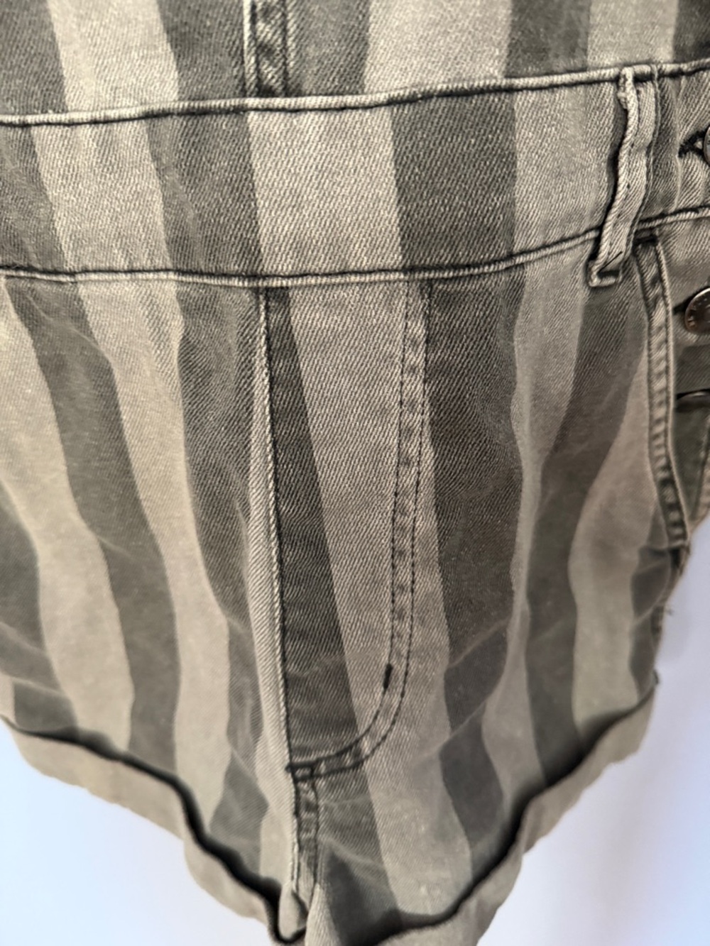 Urban Outfitters BDG Striped Denim Short Overalls Sz M Vintage Wash Shortalls - Picture 5 of 14